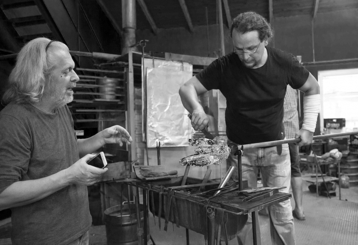 Jiří David and glassmaker Ivan Štěpán at work